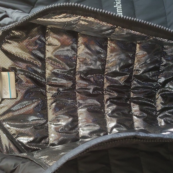 COLUMBIA black puffer - Make me an offer! All reasonable offers considerered! - Picture 5 of 7